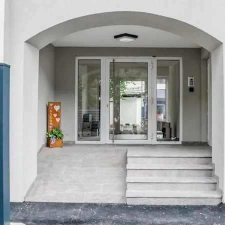 Haus Schnoell 6 Semesterbostad