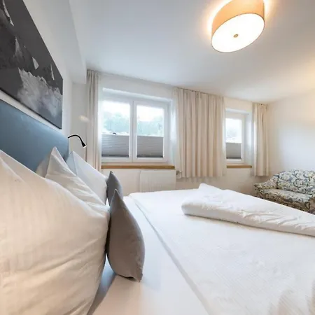 Haus Schnoell 6 別荘 ミッタージル