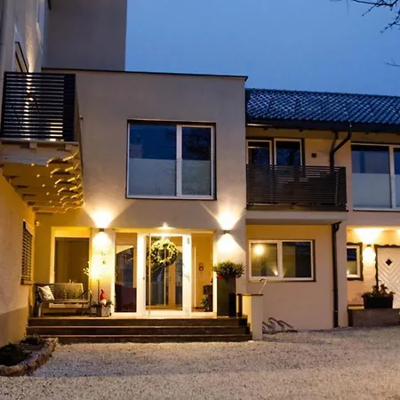 Haus Schnoell 6 Semesterbostad *